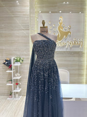 Elegant dress suitable for galas, parties, or special events.